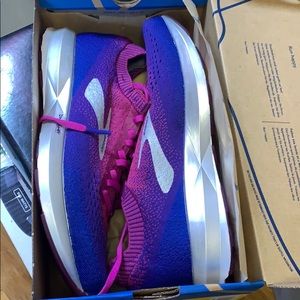 Brooks levitate 2 women’s size 11 NEW